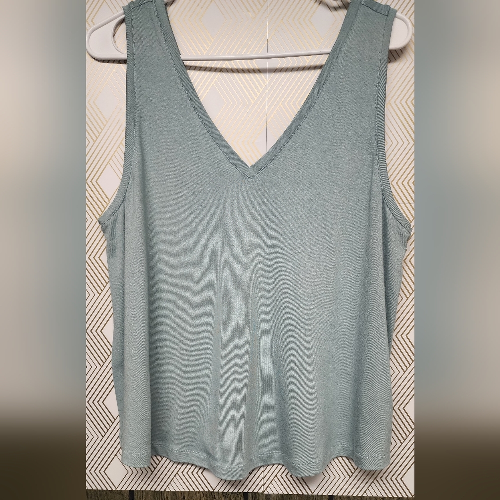 SWEATY BEATY TANK TOP LARGE LIGHT BUTTERY BLUE